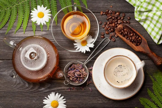 CafĂ©-vs-ThĂ©-Qui-Est-le-Meilleur-Booster-d-Ănergie La Ptite Tasse