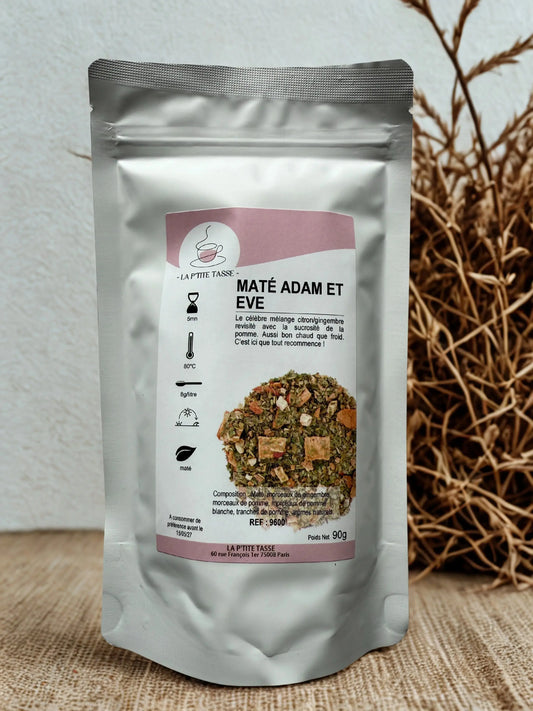 Maté Adam & Eve sachet La P’tite Tasse – mélange énergisant de maté vert, pomme, gingembre et fruits exotiques, présenté dans un packaging élégant aux couleurs naturelles.