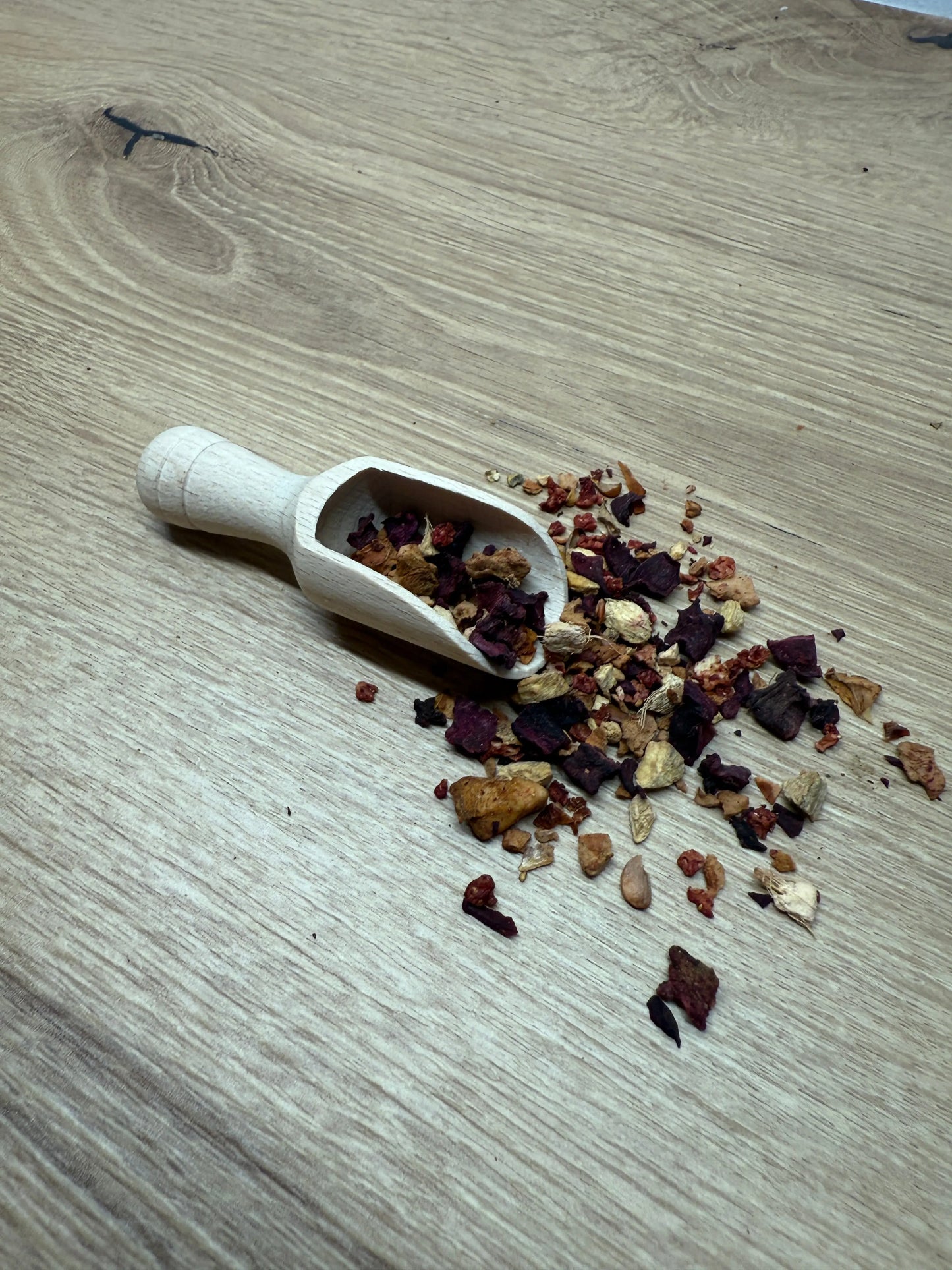 Filtre Jolie Feuille avec réceveur La P’tite Tasse – filtre à thé réutilisable en forme de feuille avec son réceptacle assorti, pour une infusion pratique et élégante