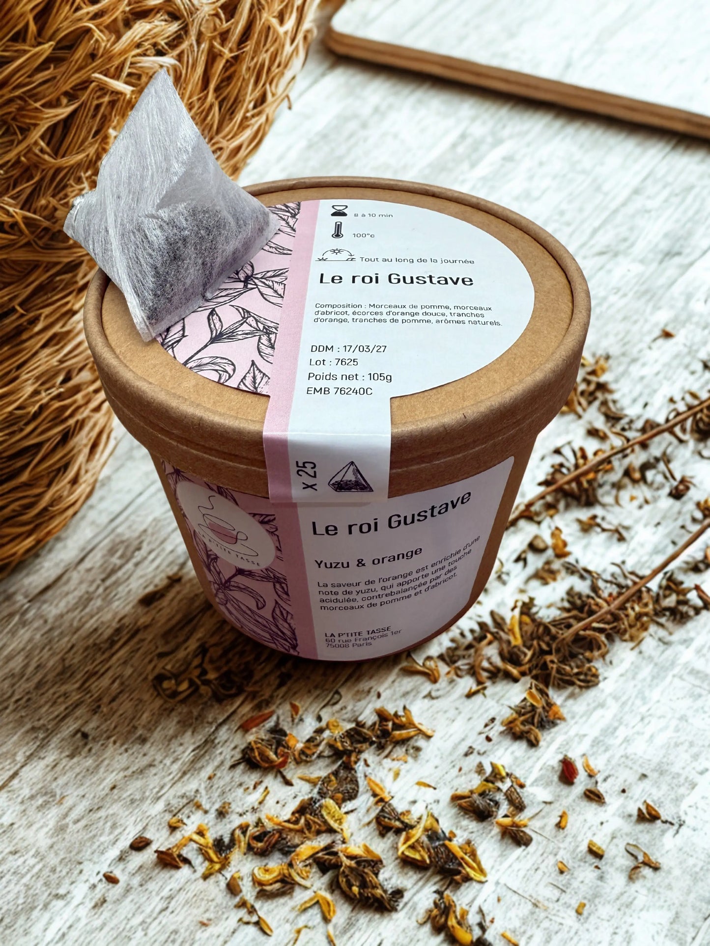 Thé Le Roi Gustave en infusette La P’tite Tasse – mélange noble et raffiné de thés noirs et d’épices, présenté dans un emballage élégant au design royal.