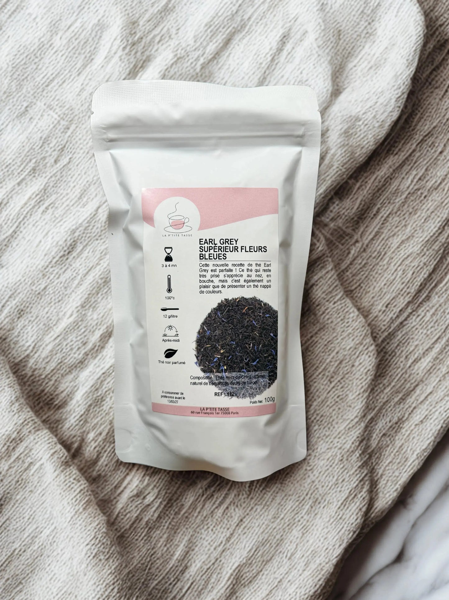 Thé Earl Grey Supérieur Fleurs Bleues La P’tite Tasse en sachet – thé noir aromatisé à la bergamote avec une touche délicate de fleurs bleues, pour une expérience élégante et parfumée.