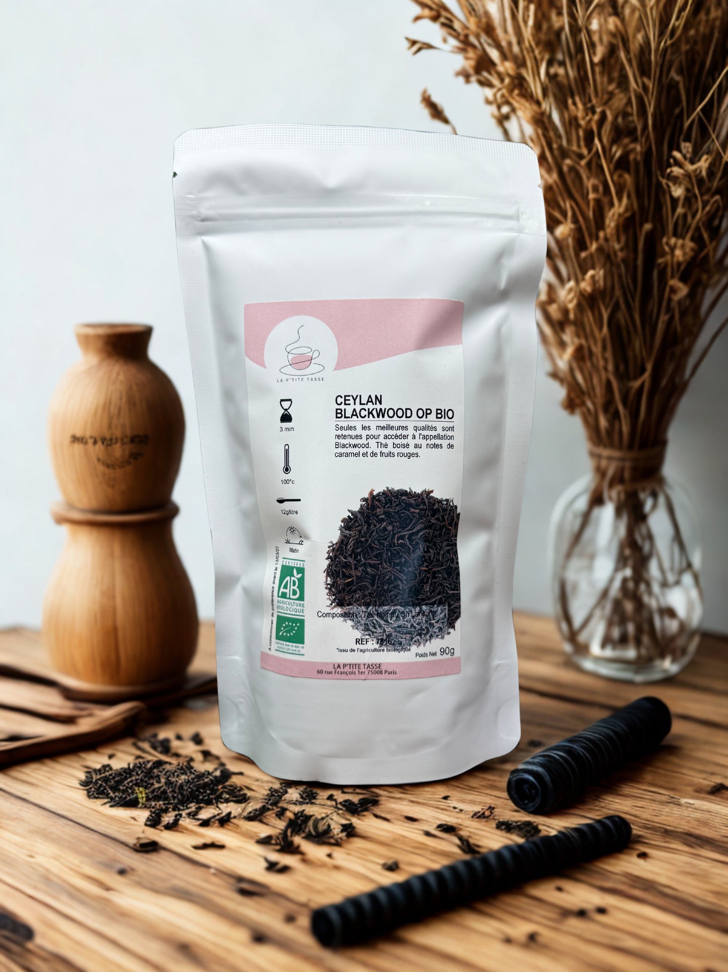 Thé noir Ceylan Blackwood OP Bio en sachet La P’tite Tasse – thé noir biologique de Ceylan, aux notes riches et corsées, idéal pour une dégustation authentique et pleine de caractère.